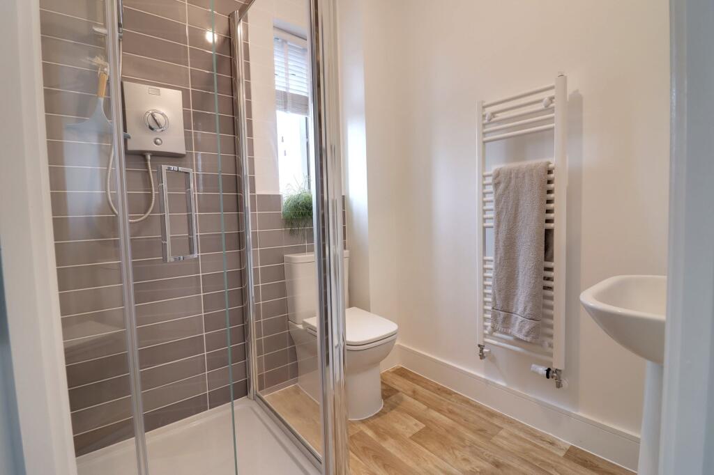 En-suite (Bedroom One)
