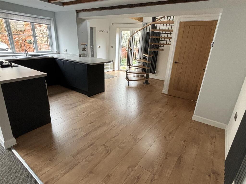 Dining kitchen area