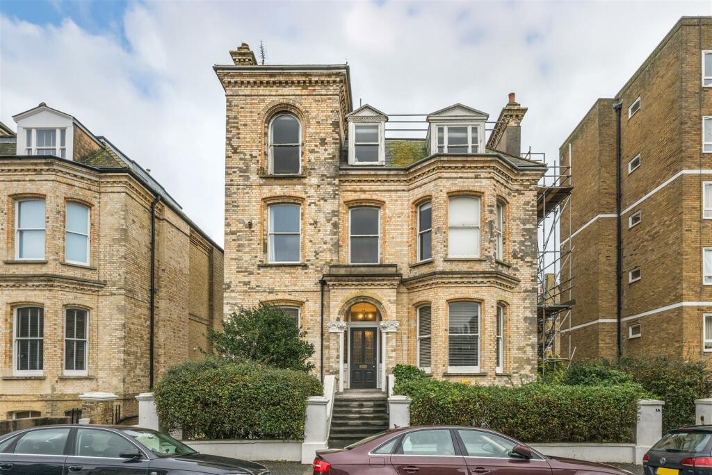 Flat 5, 9 Fourth Avenue -1.jpg