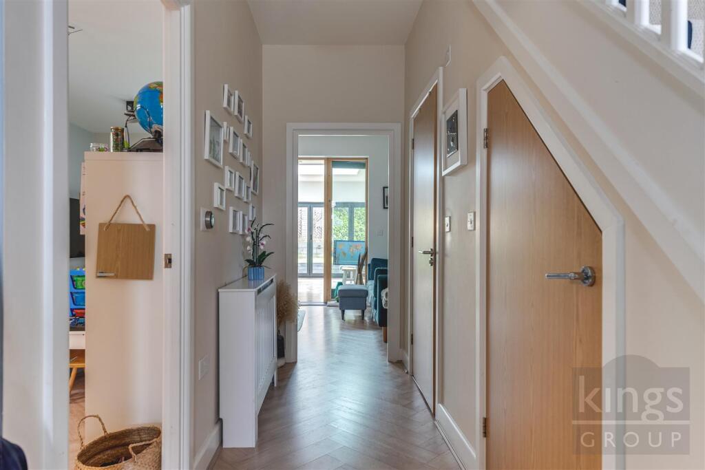 Hallway .jpg