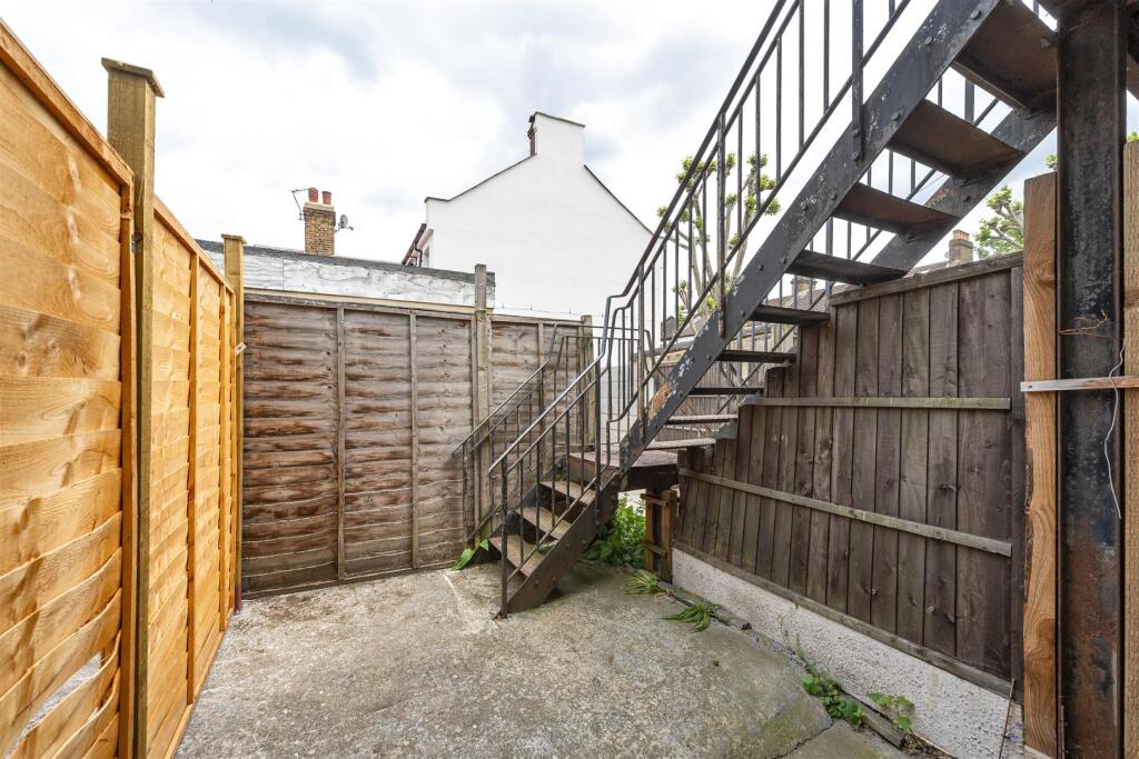 Green Street E7
