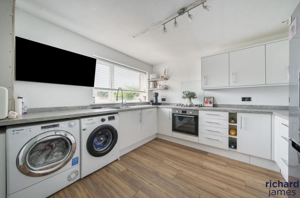 1c8e26c55acc4dd592d344bdb0f35f5e