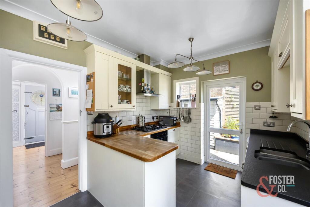 Surrenden Crescent 32-024.jpg