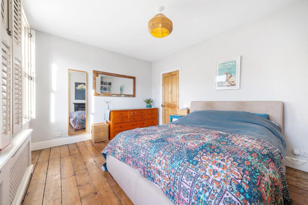 Bedroom 1 (2).JPG