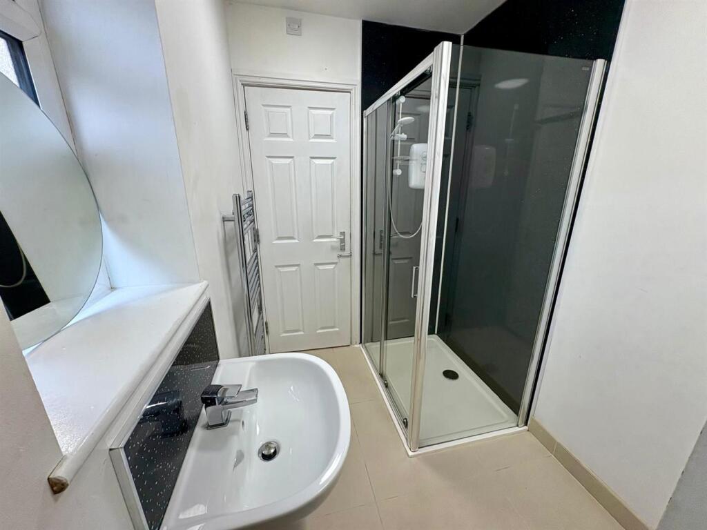 10 P121 Ground Bathroom 1Jul25.jpg
