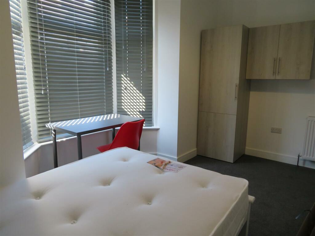 59 Manners Bed1a.JPG