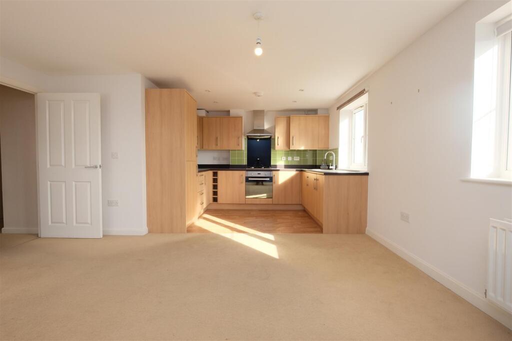 12 Valerian Close, Shirehampton, Bristol BS11 9UE 