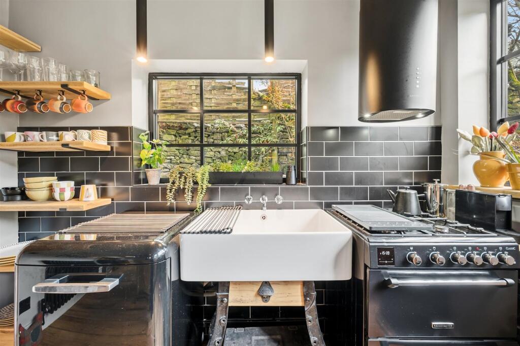 Saxton Mee Well Yard 0034.jpg