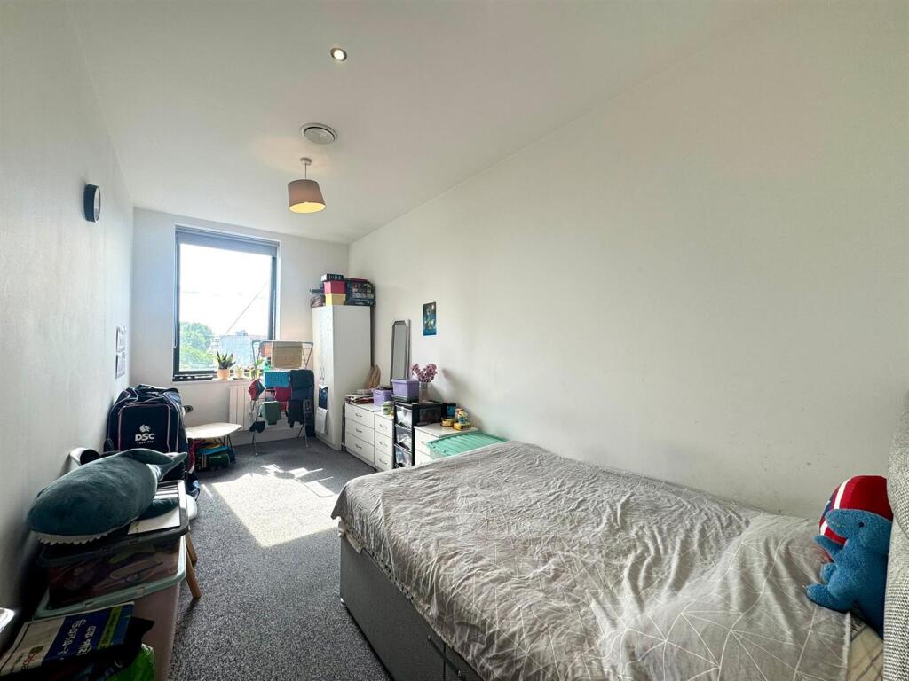 Bedroom pic 1.jpeg