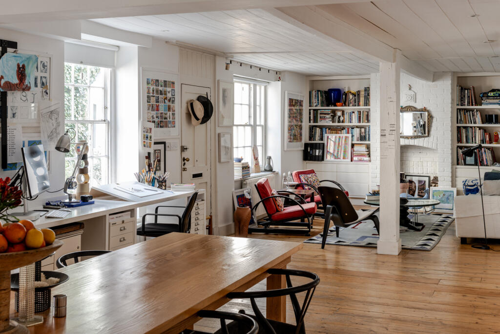 264387 - INIGO_GEORGE ST-102.jpg