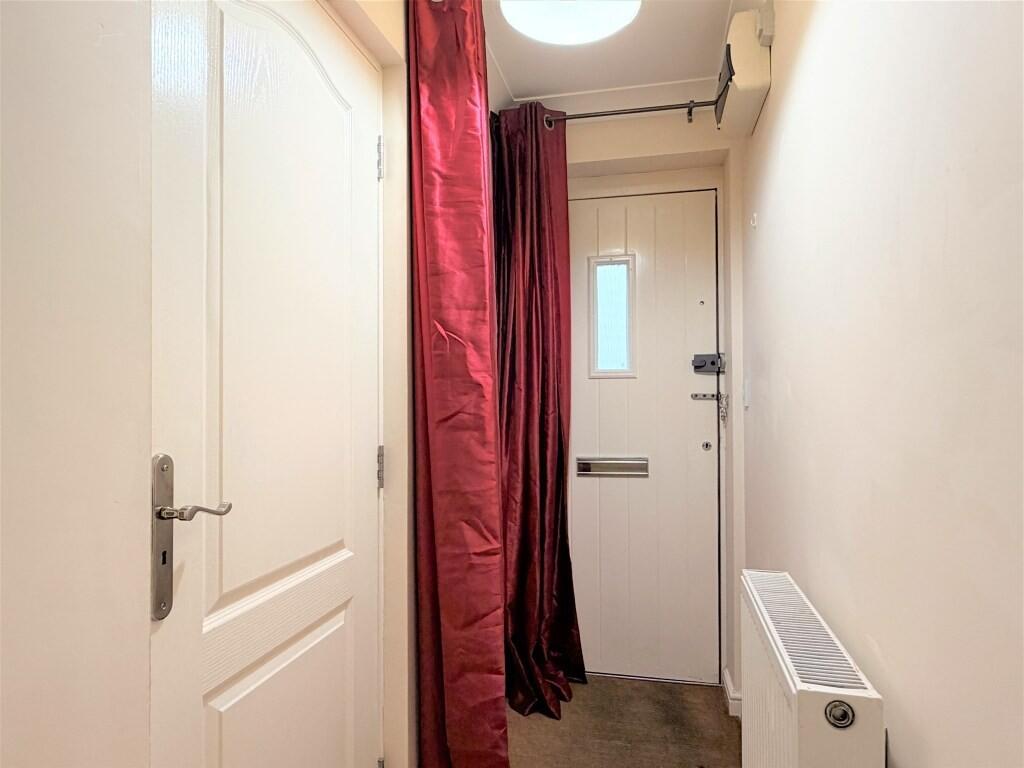 ENTRANCE HALL2