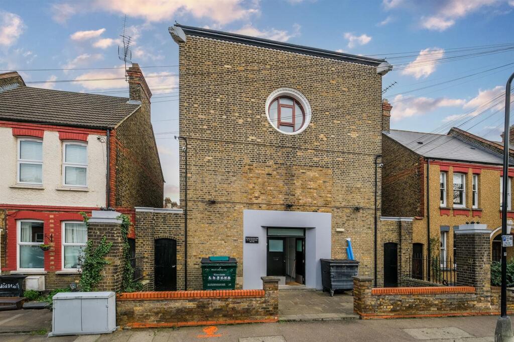 1 Bloxhall Court-19_web.jpg