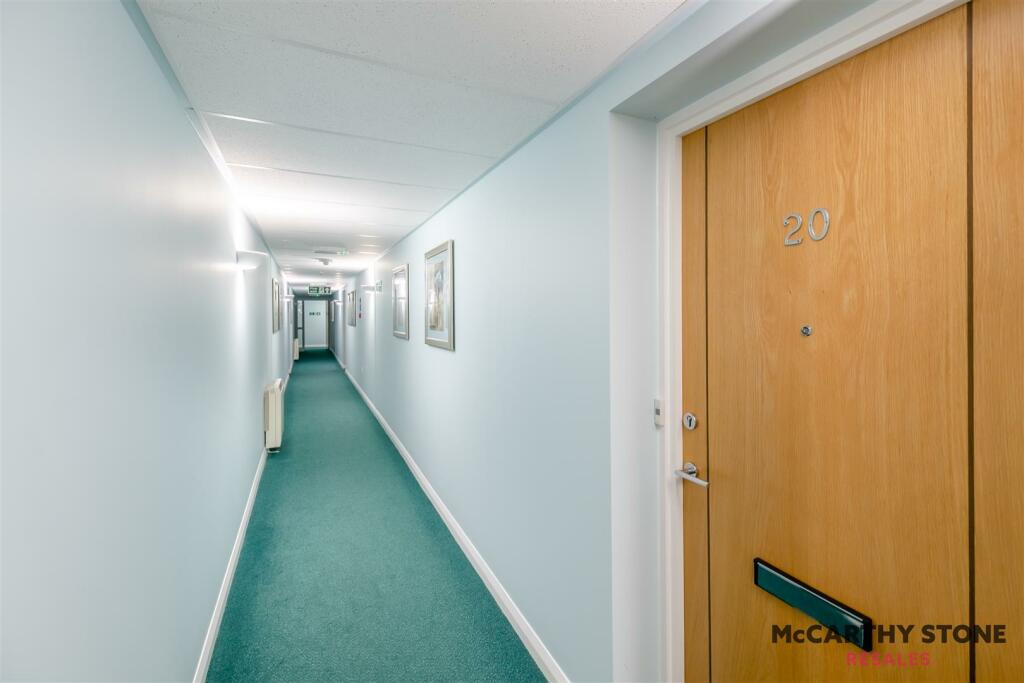8604007-interior20.JPG