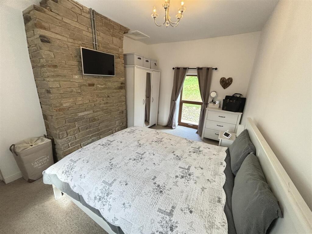 Master Bedroom.JPG