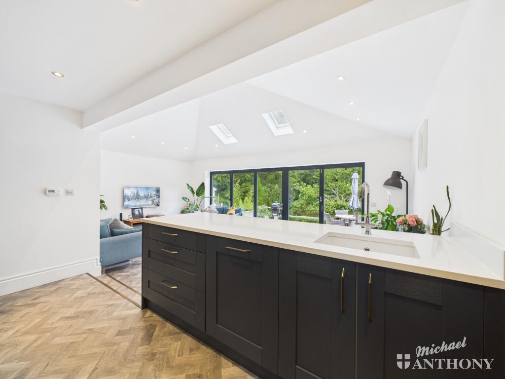 CAM02773G0-PR0362-STILL016