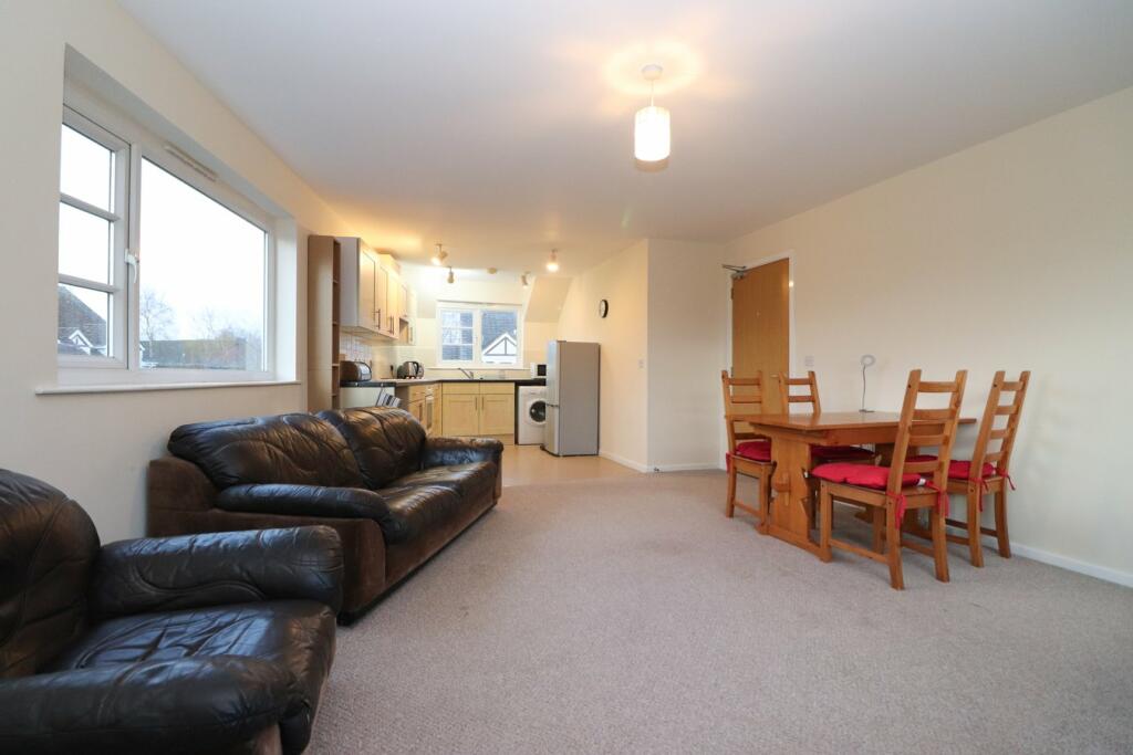 Open plan dining lounge/kitchen