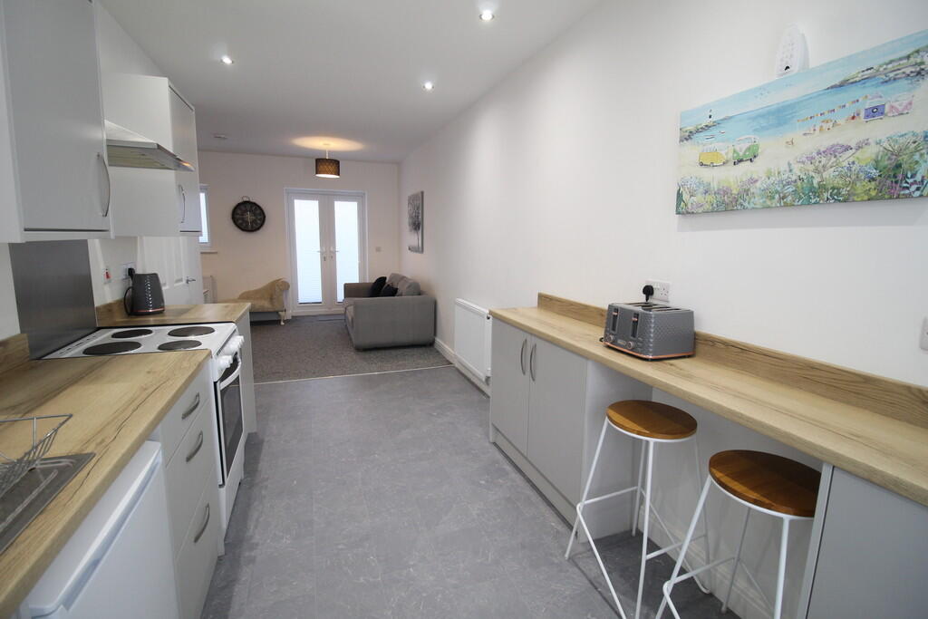 Kitchen Thru Livi...