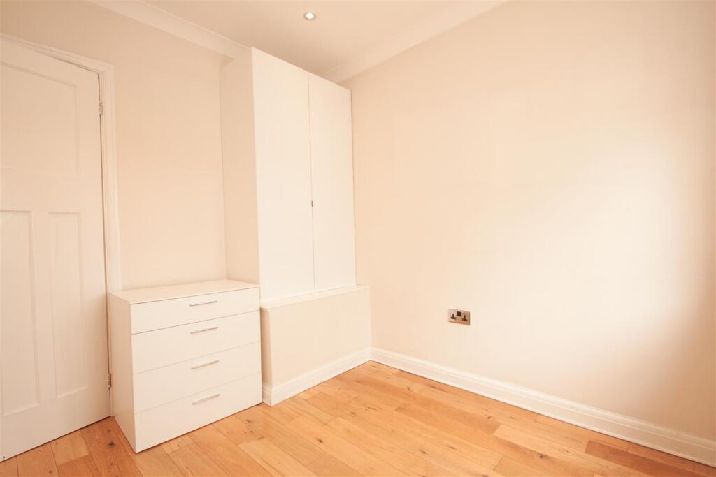 Bedroom 4 angle 1.jpg