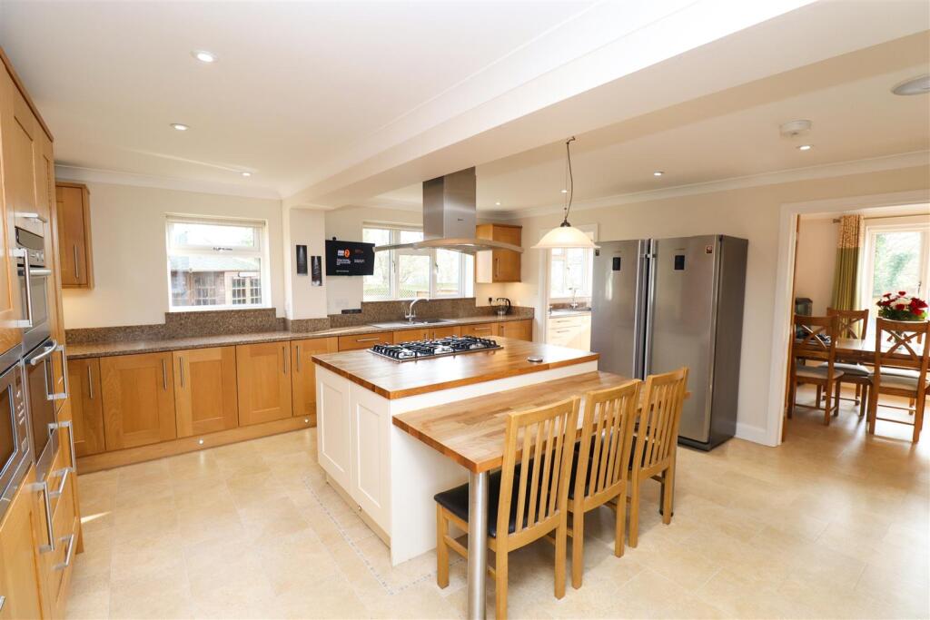 Kitchen/Breakfast Room