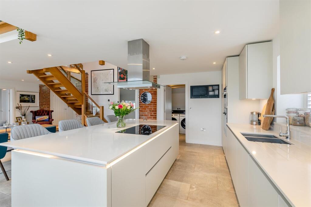 8639408-interior04.jpg