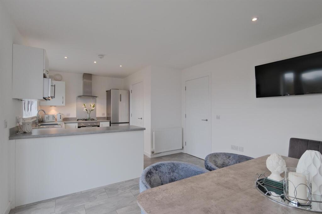 009-31 Ardencraig Terrace, Glasgow, G45 9BJ.jpg