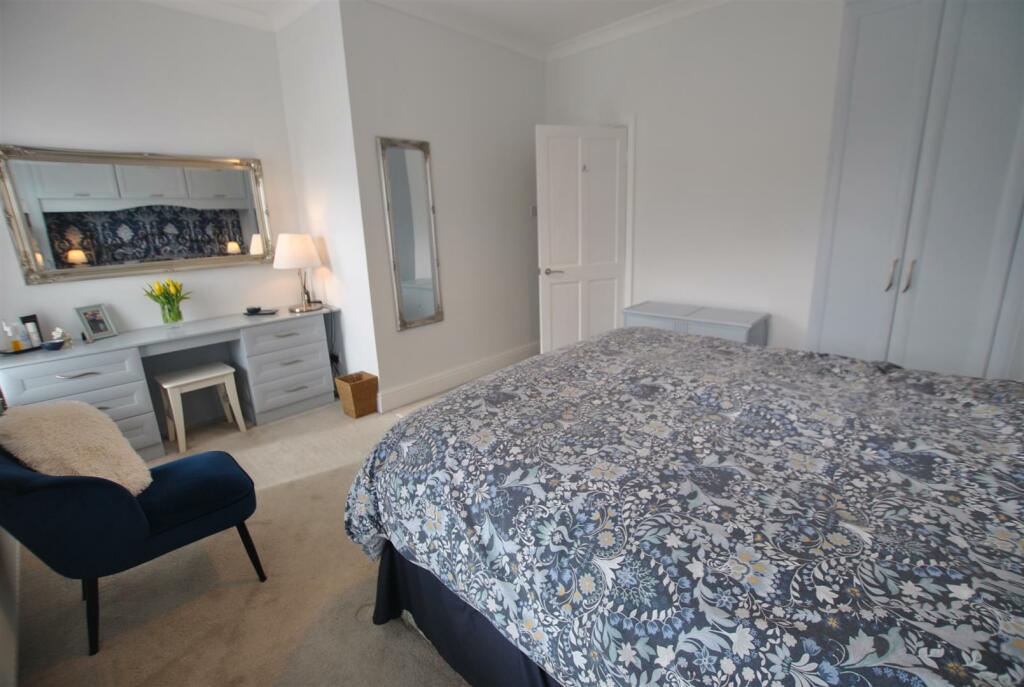 MAIN BEDROOM