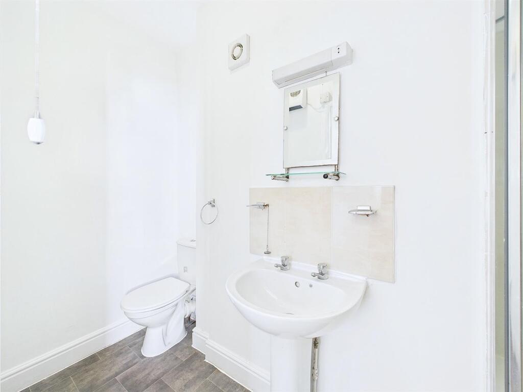 9 - 4 Bedroom End Terrace House.jpg