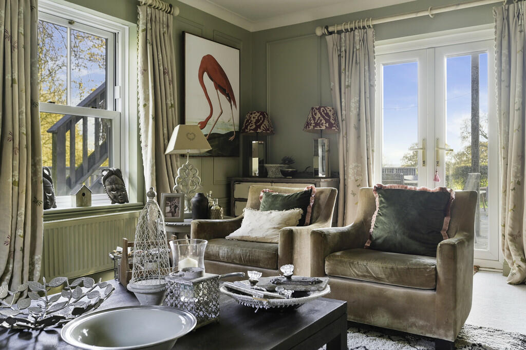 Living Room (2)