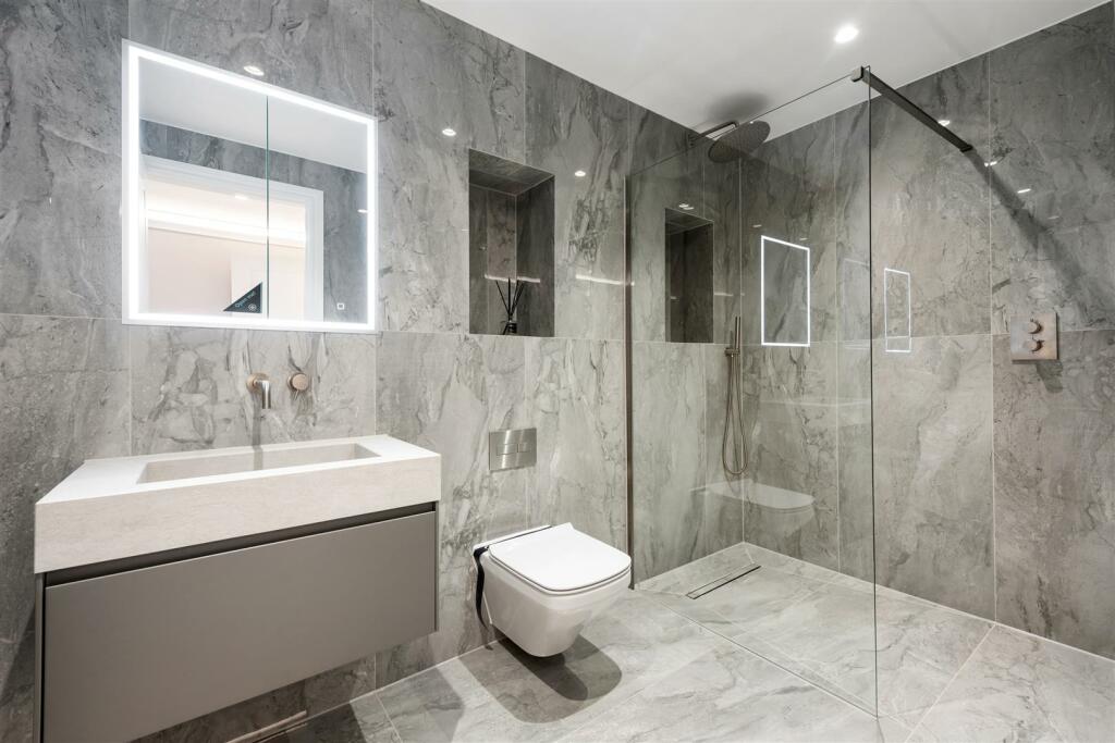 1001202311_GRIGG_Plot 8 1 The Drive _WD7 7BZ_015.j