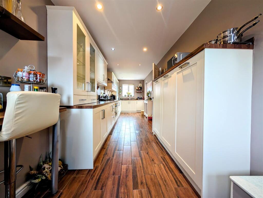 kitchen 1.jpg