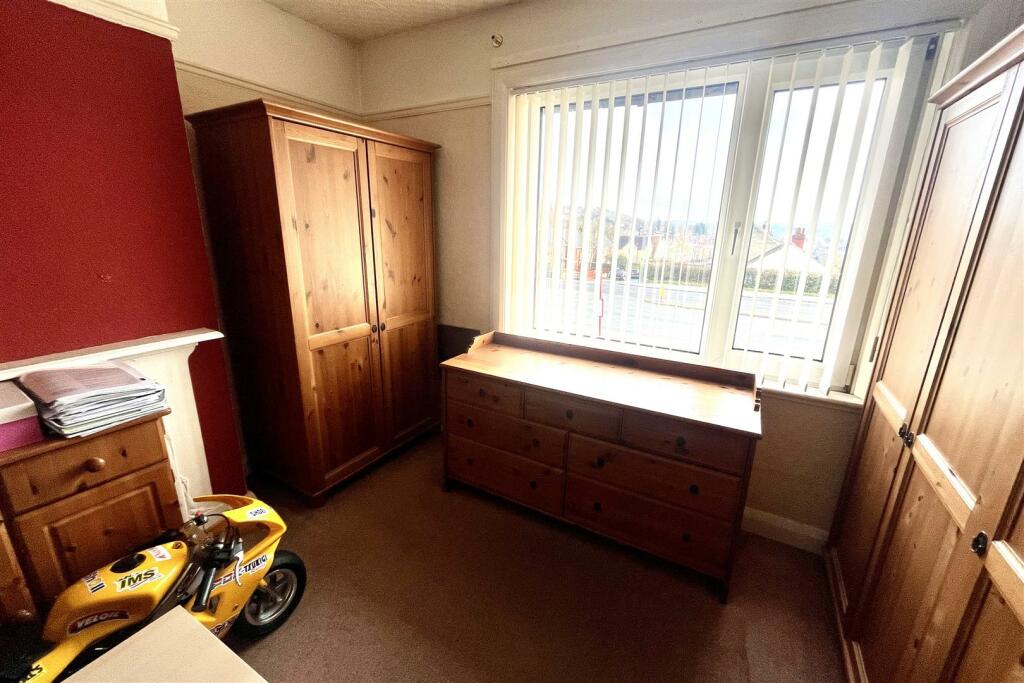 BEDROOM 2