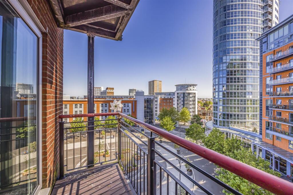 19 Centurion Court, Gunwharf Quays, Portsmouth-Por