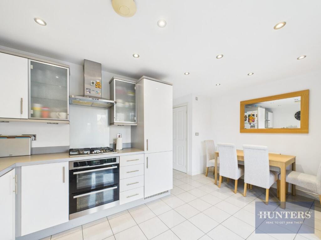 Kitchen / Dining Area