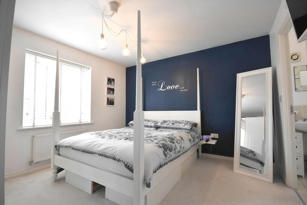 Bedroom 1-min