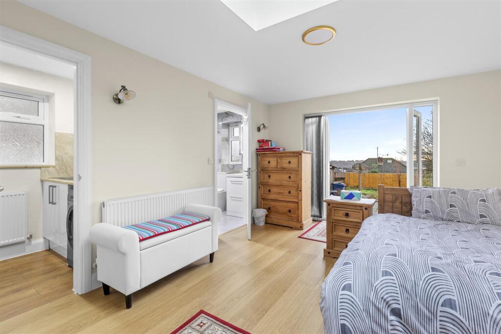 123 Walton Drive, HP13 6UA-9.jpg