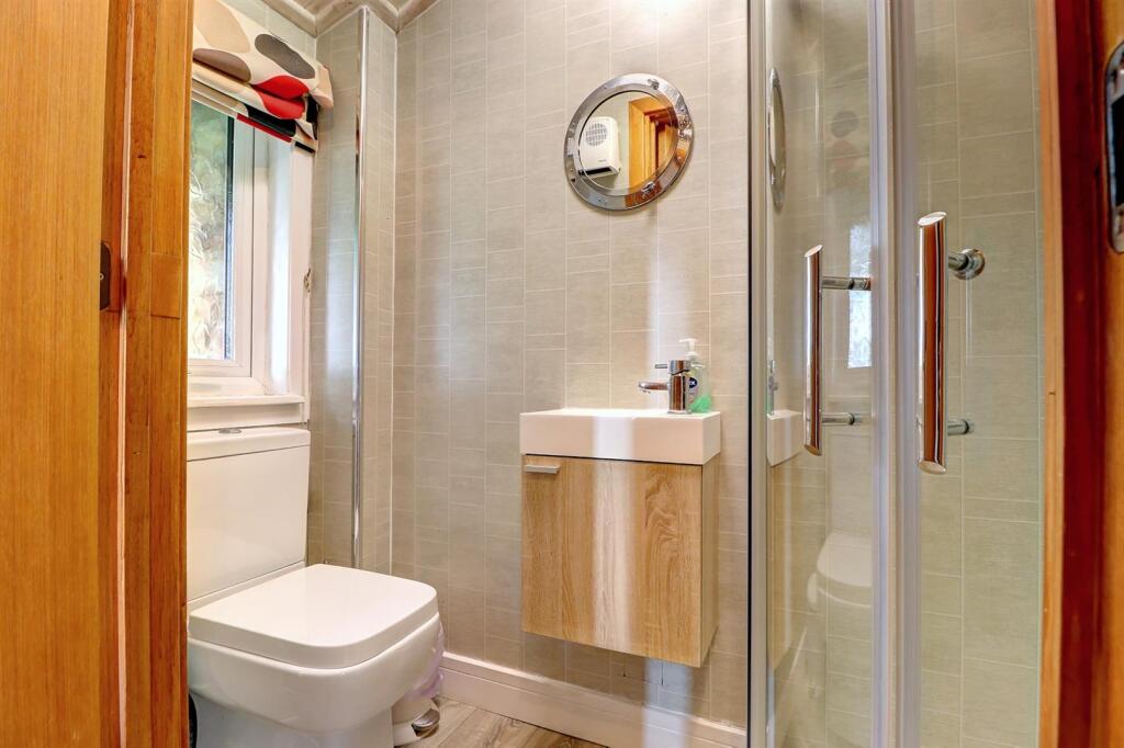 Hallway Shower Room.jpg