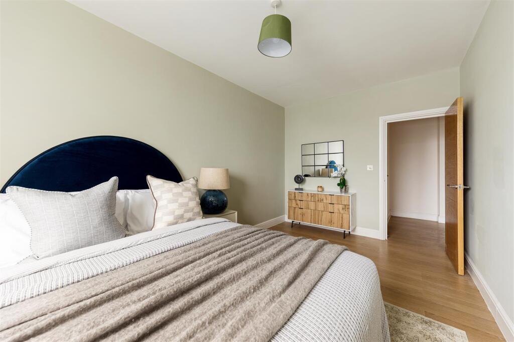 Orchard House, E18