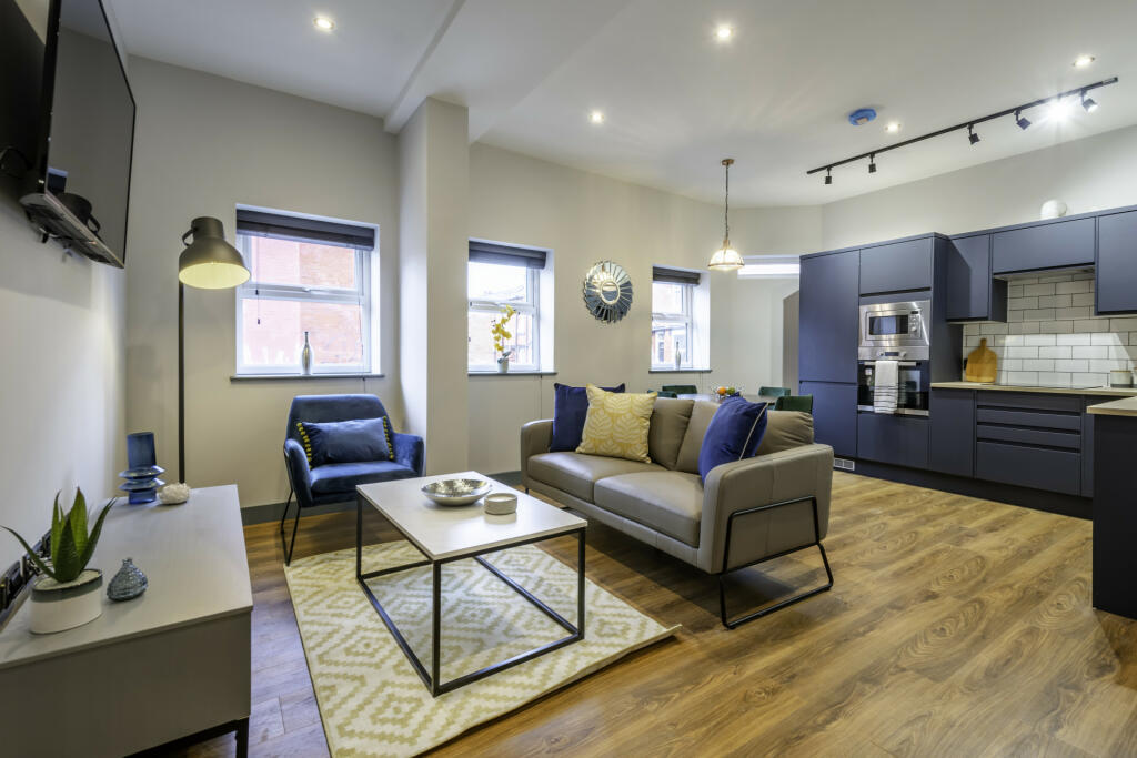 2 bed flat to rent Queens Rd, London KT3