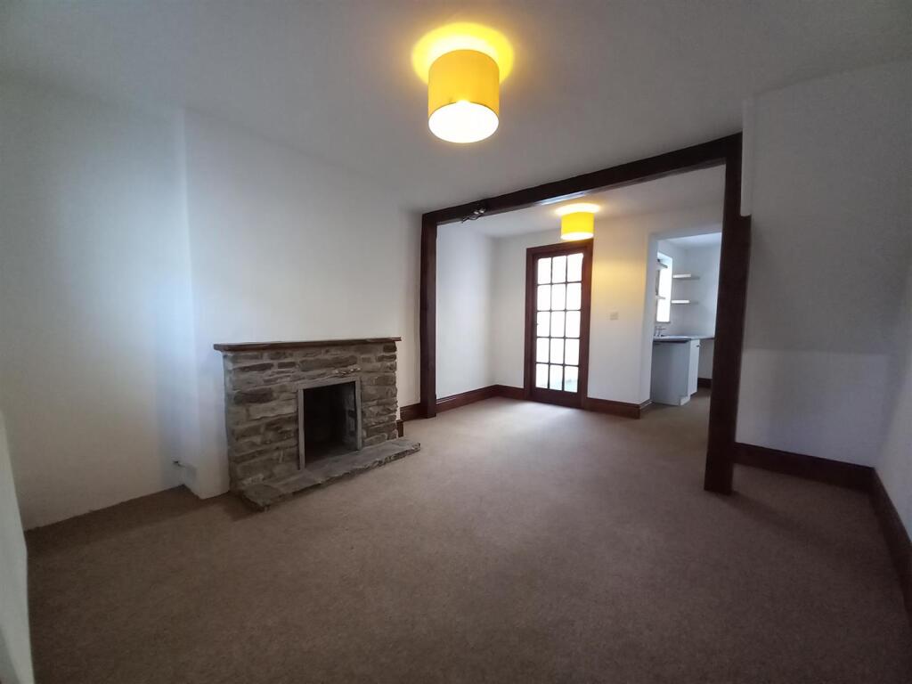 3 Torr Cotts L Room.jpg