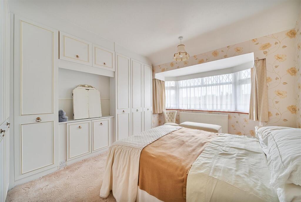 Bedroom 1.jpg