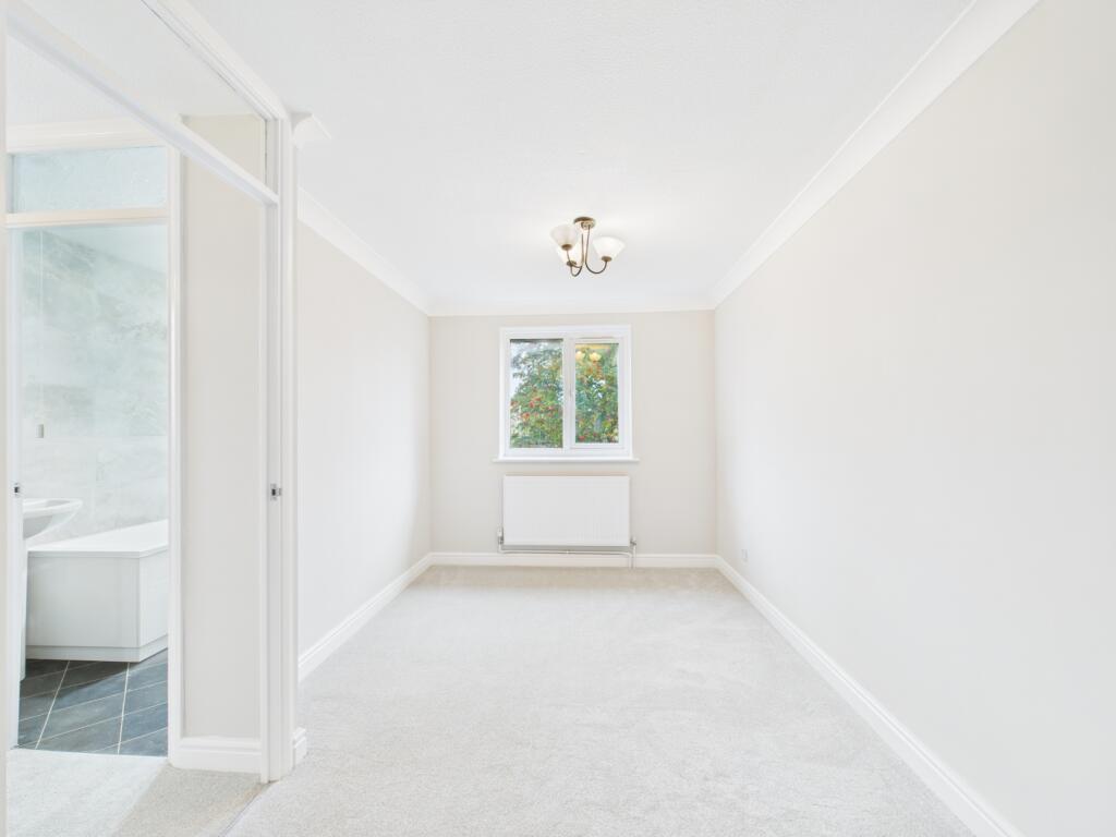 CAM02023G0-PR0184-STILL025