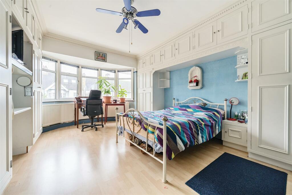 Bedroom 1.jpg
