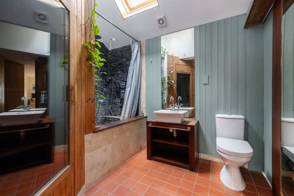 Huxley Road E10