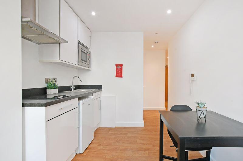 Kitchen / Dining 