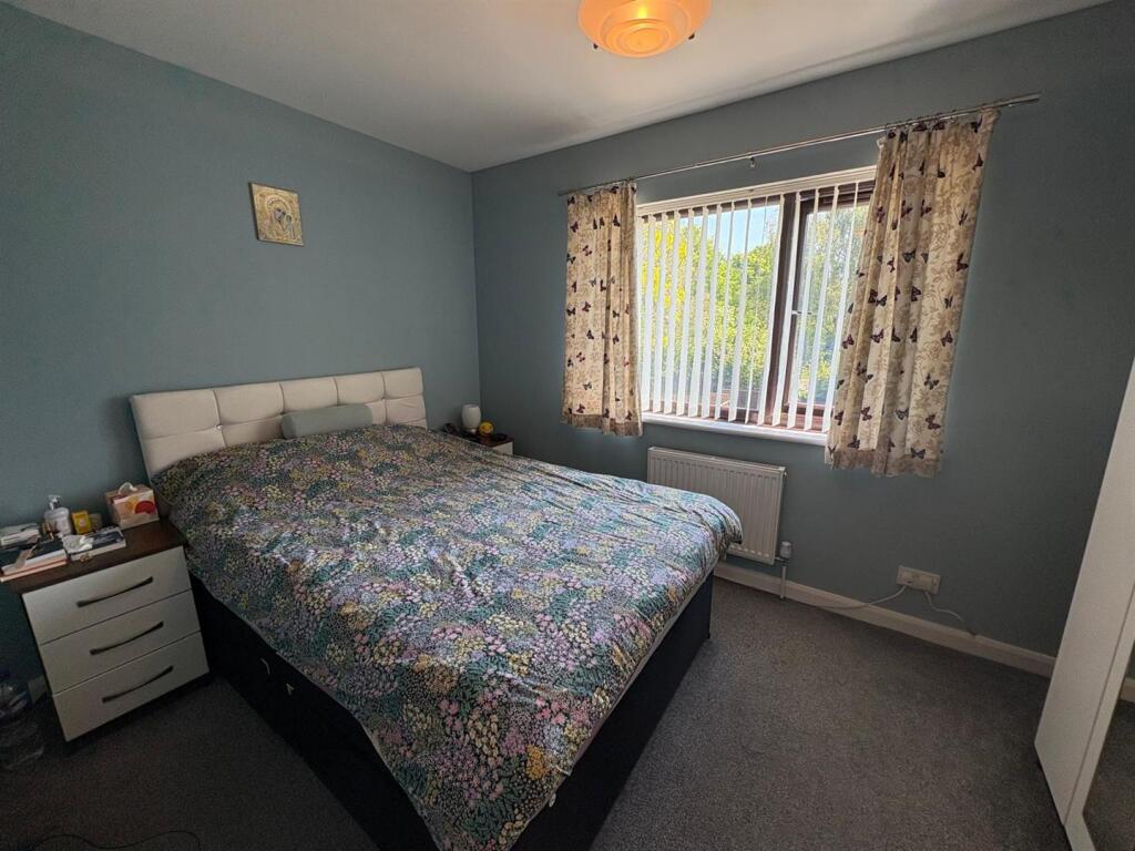 bed2.jpg