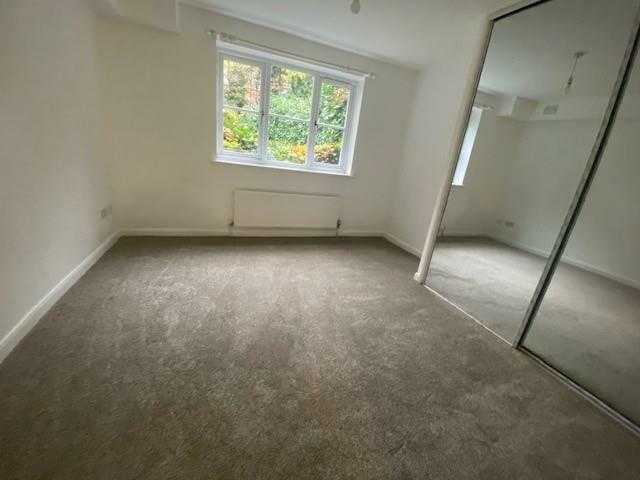 4 Clarendon House bedroom 1.jpg