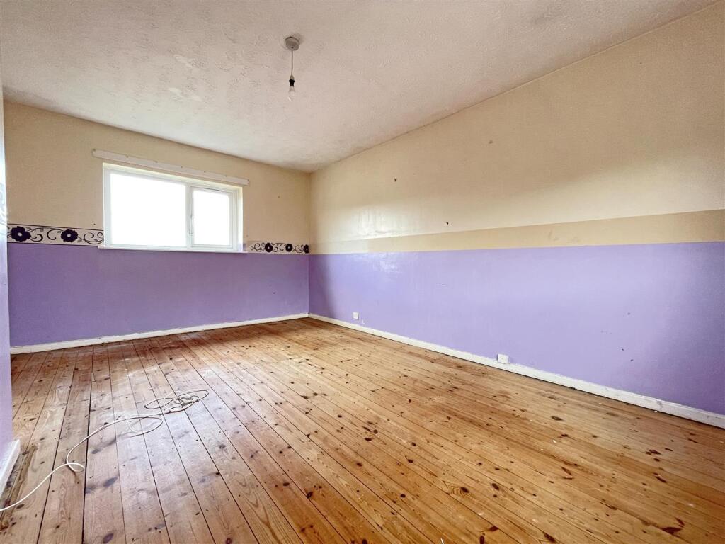 Macaulay Crescent 15 - Bedroom One.jpg