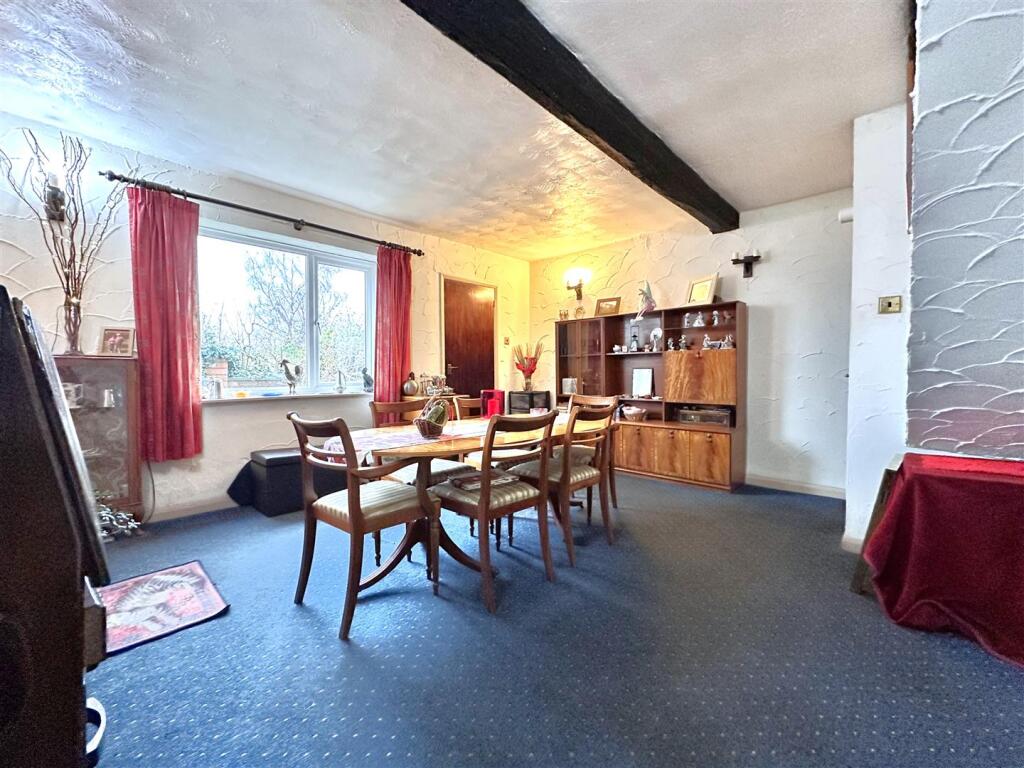 Spacious Dining/Family Room 517