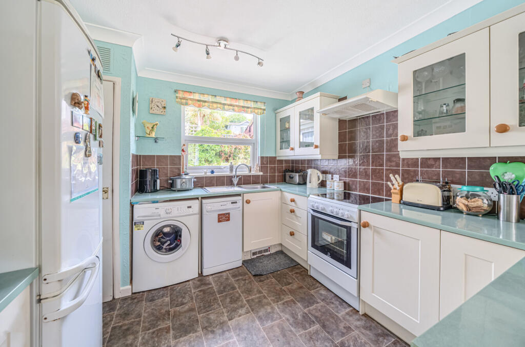 1306952-10-684bf9...