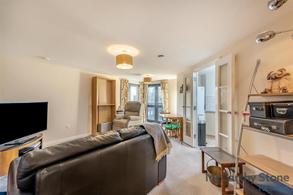 8674139-interior07.jpg